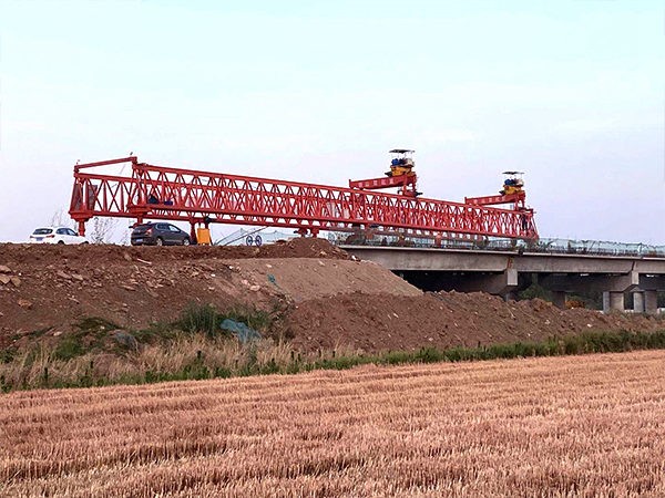 甘肅蘭州架橋機公司生産租賃150噸架橋機